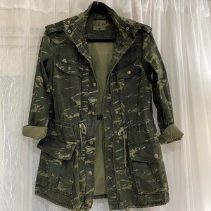 Aritzia Camo Jacket in XS